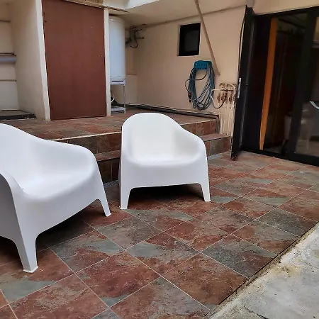 Апартаменты A Terrasse Commune 40 M² *